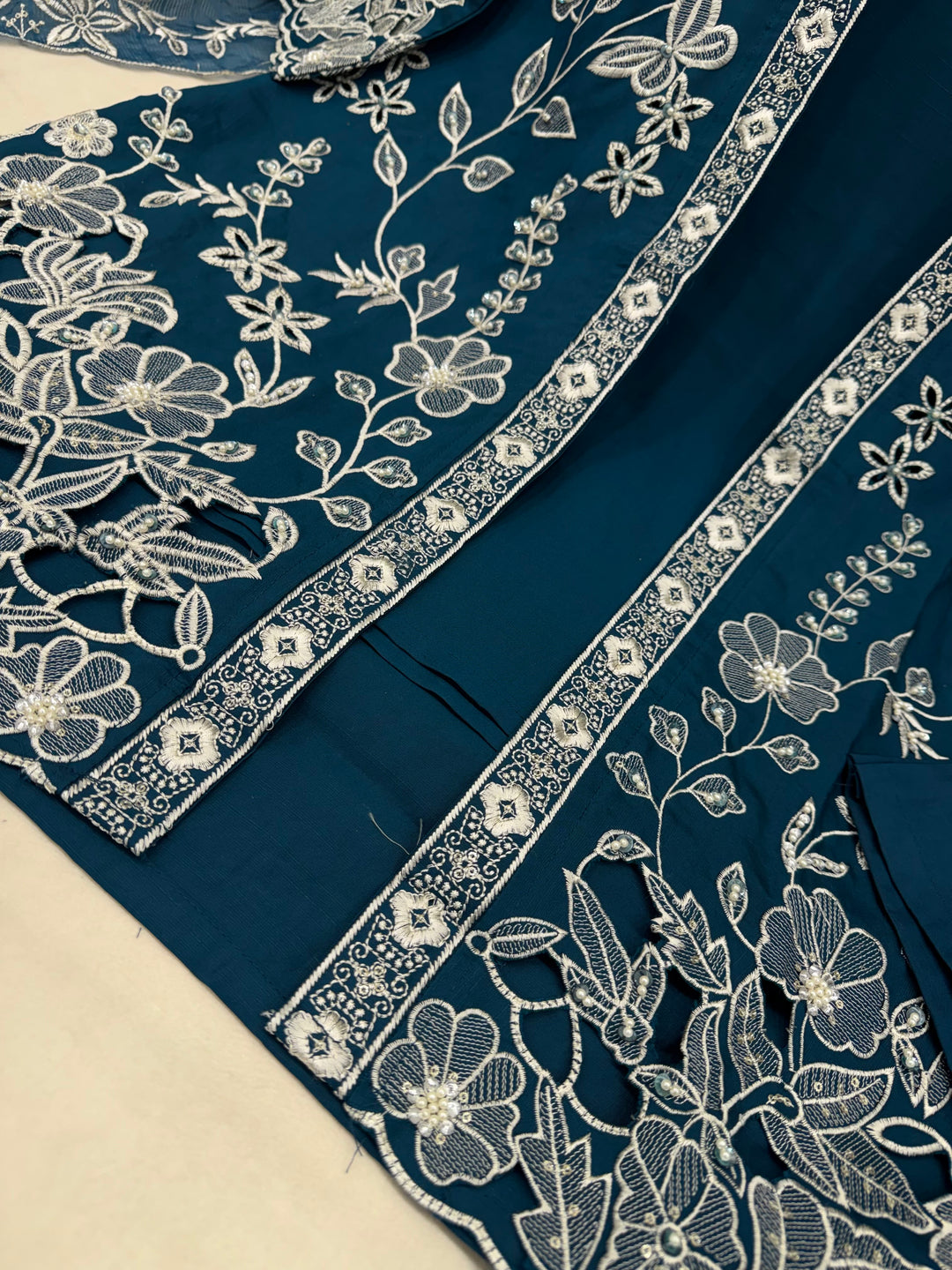 Premium cutwork suit 2541