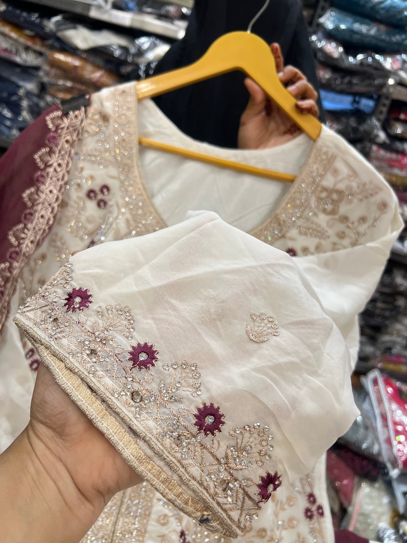 Pakistani party wear suits 17393