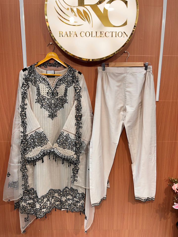 Cutwork Charm suits 2638