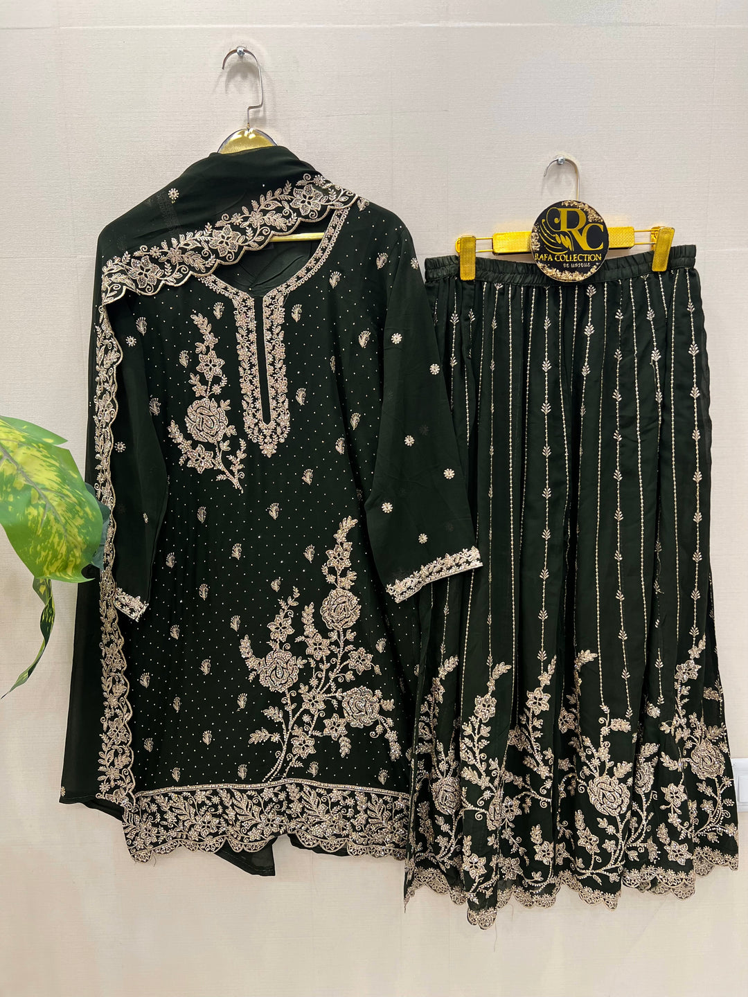 Zari work suits 2813