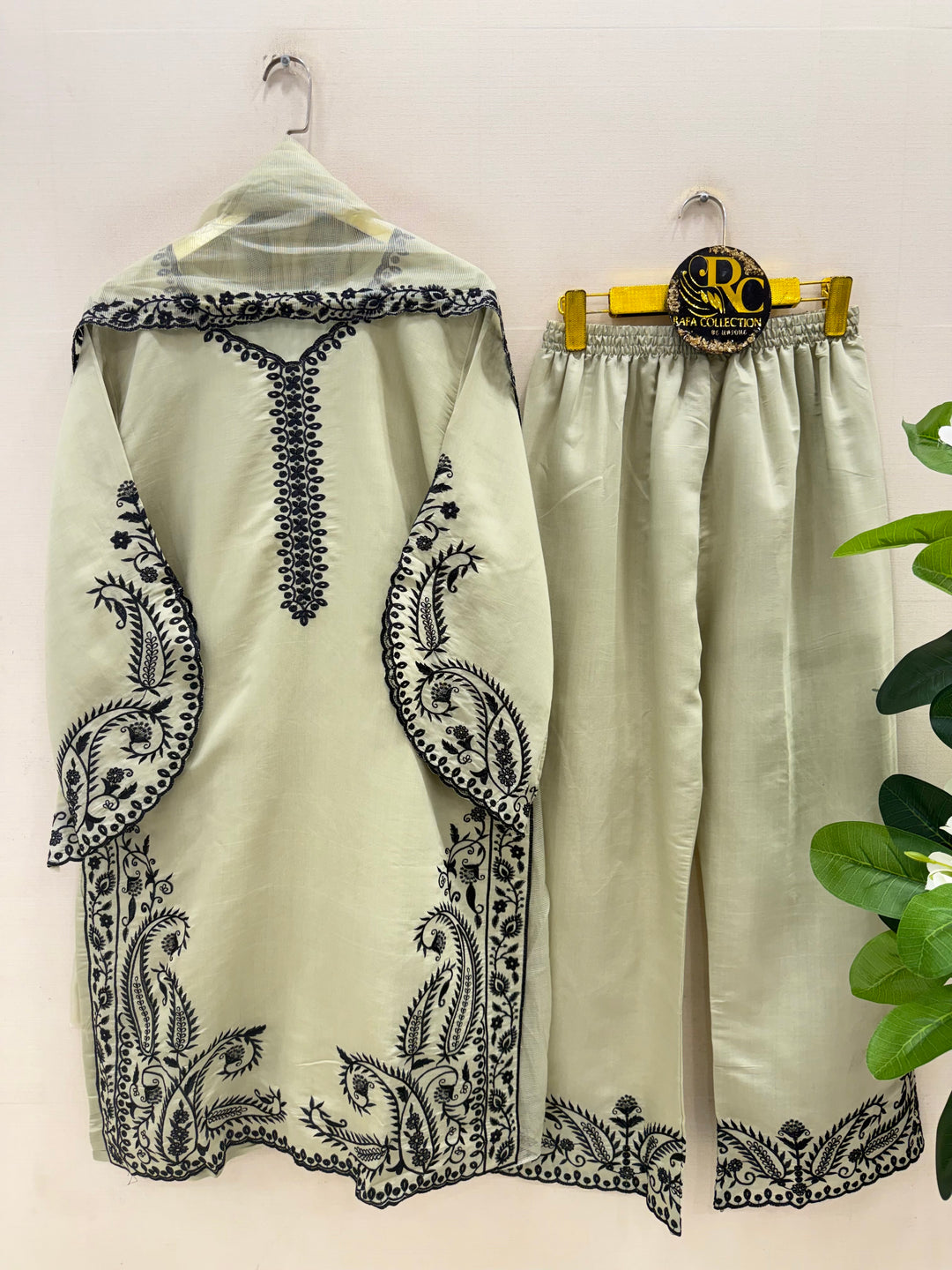 Pakistani embroidered suits 1086