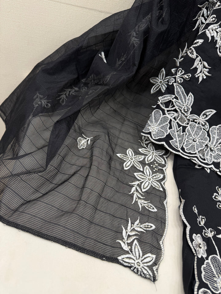 Premium cutwork suit 2541