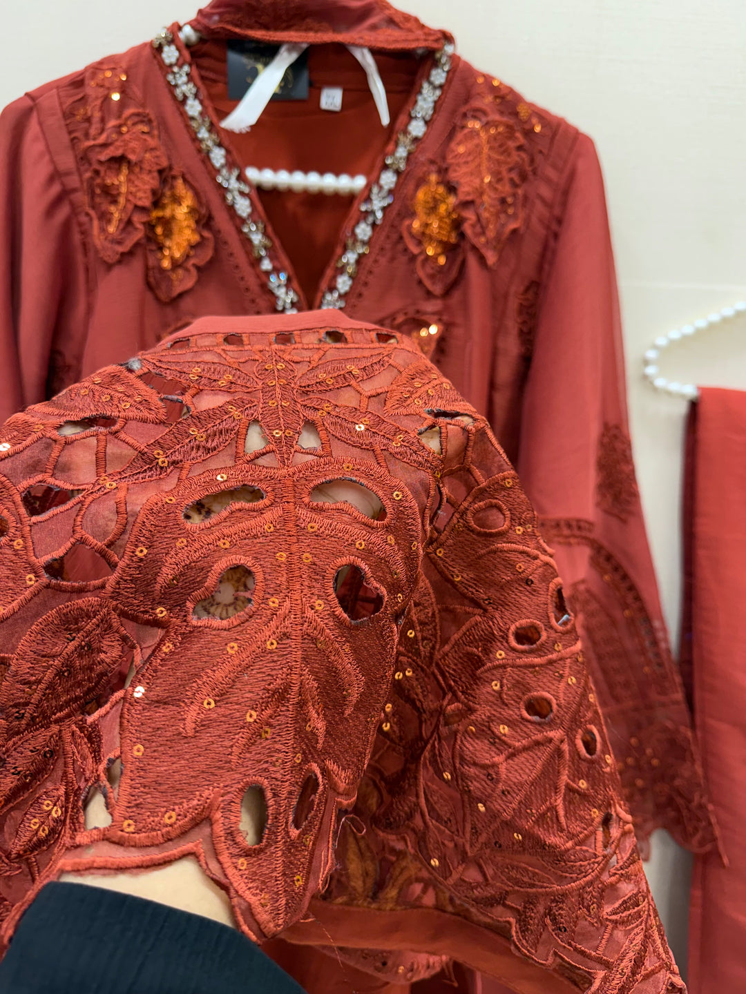 Embroidered suits 2959
