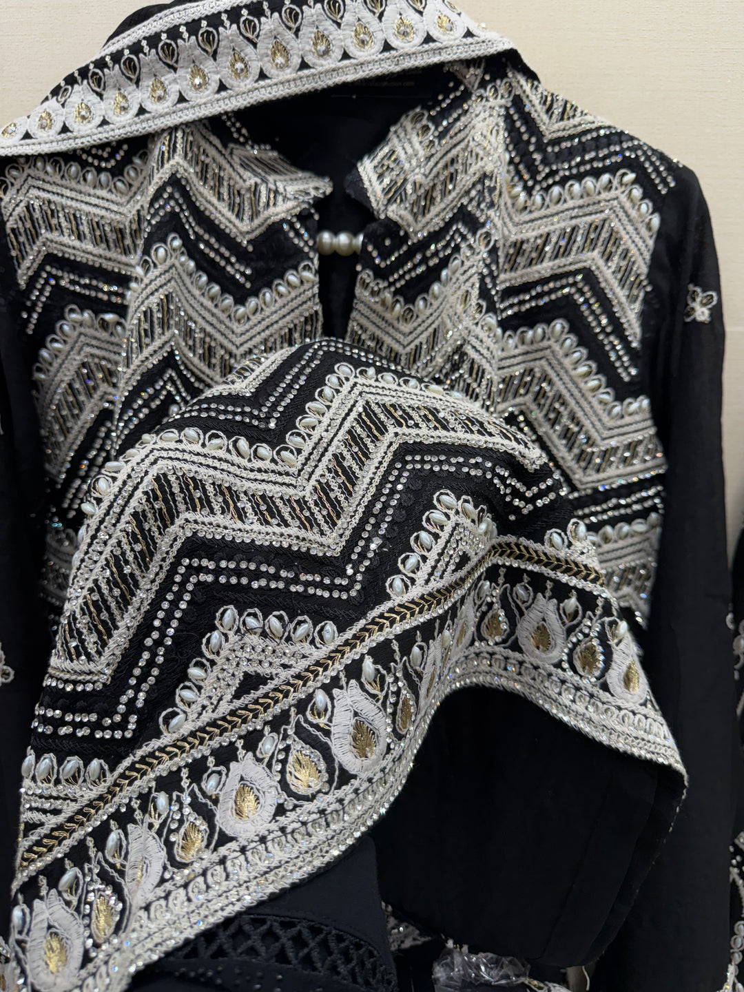 Traditional festive suit 5902