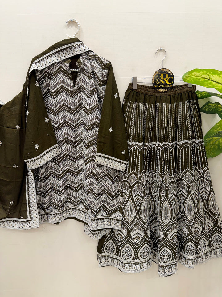 Traditional festive suit 5902