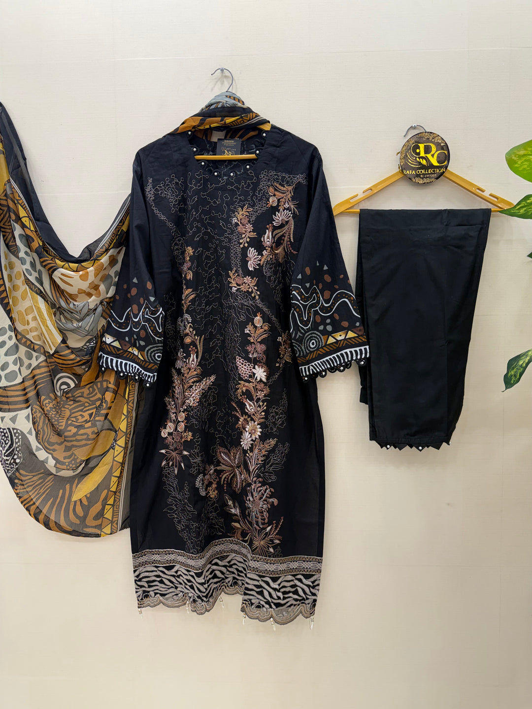 Embroided cotton Suits 2575