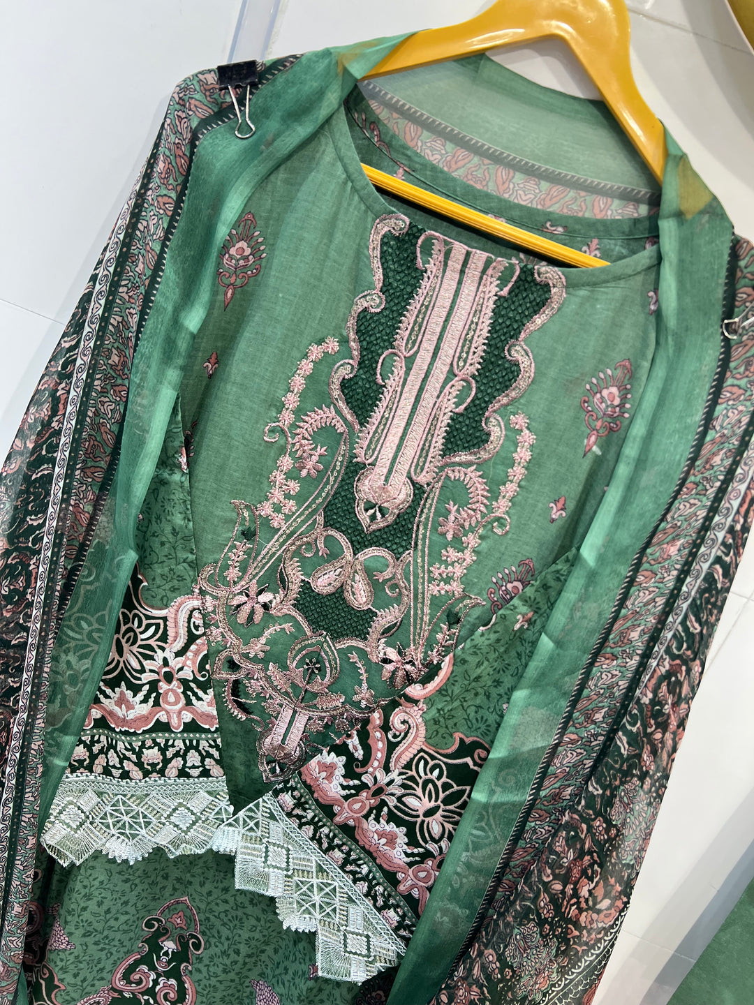 Pakistani suits 2386