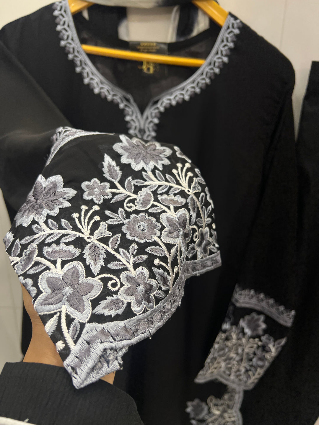 Pakistani formals suits 2800