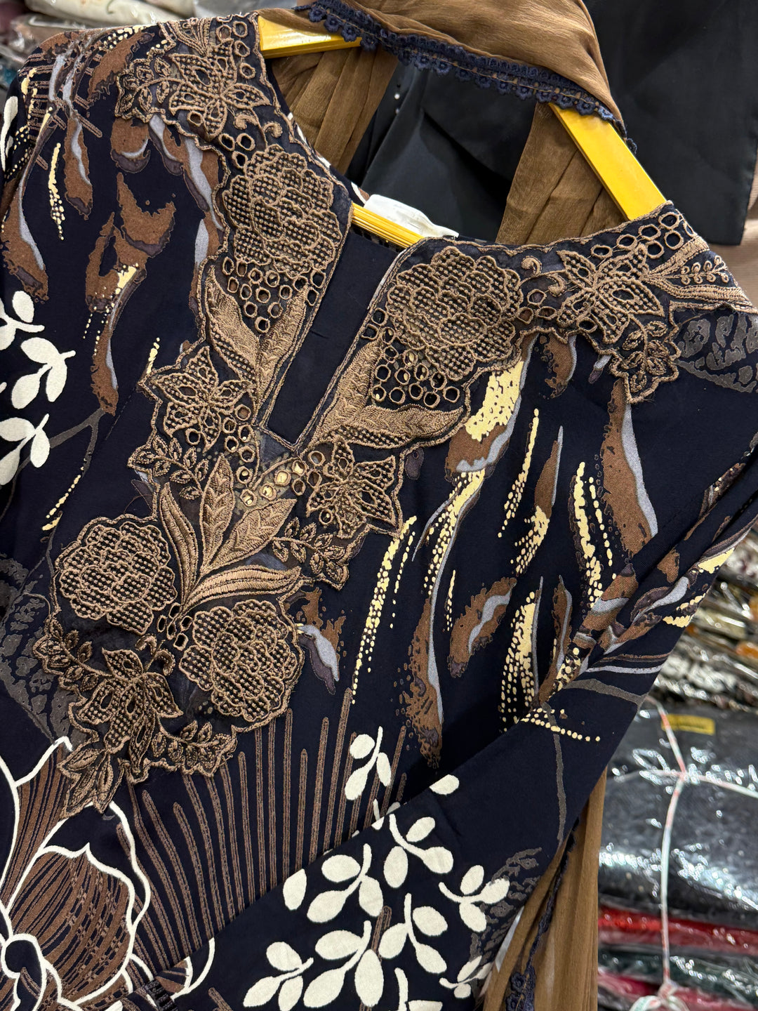 Pakistani formals suits 3104