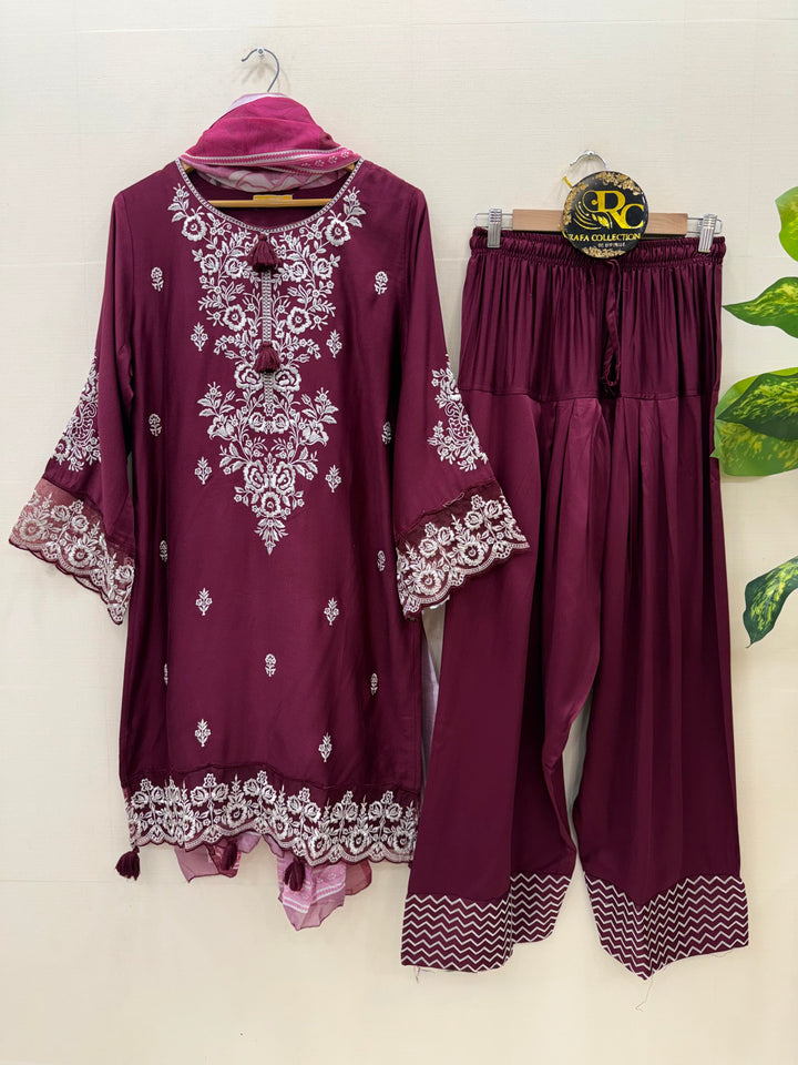 Hania amir Farshi suits