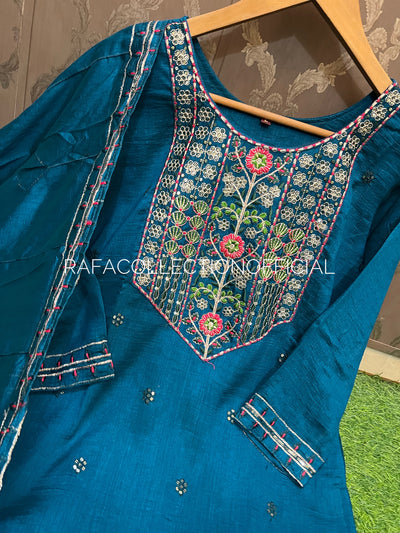 Embroided silk suit 174