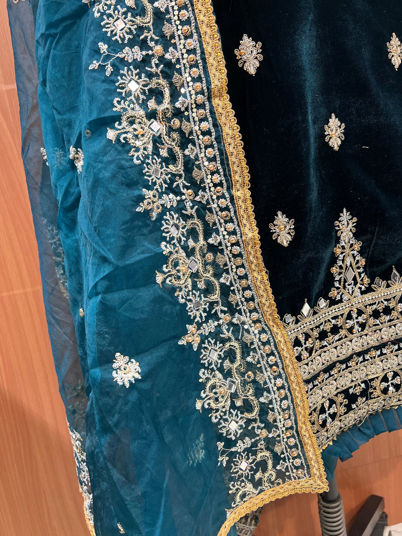 VELVET LUXURY EDIT 1607