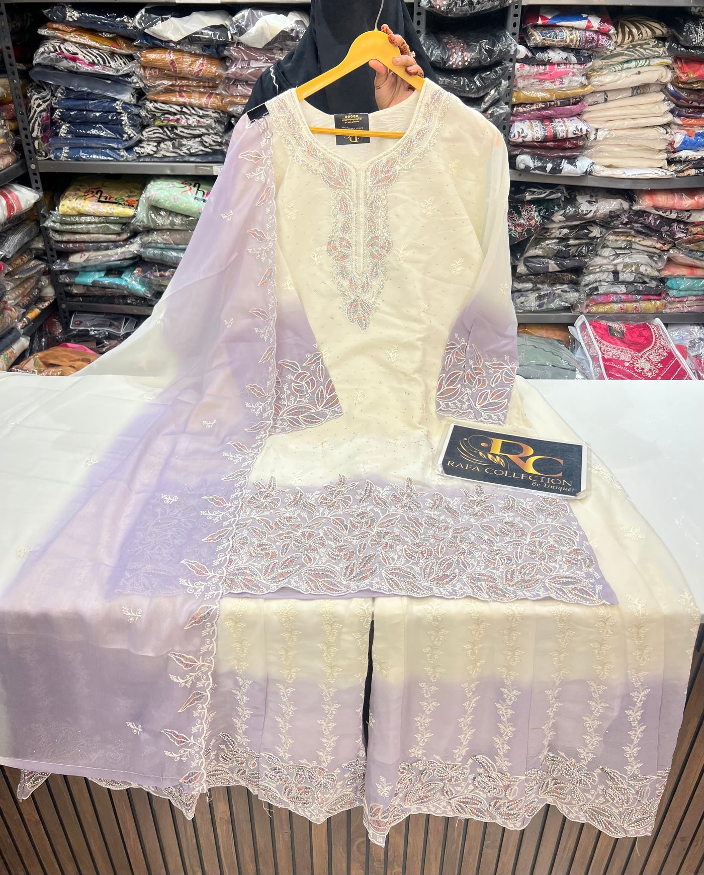 Pakistani party wear suits 17392