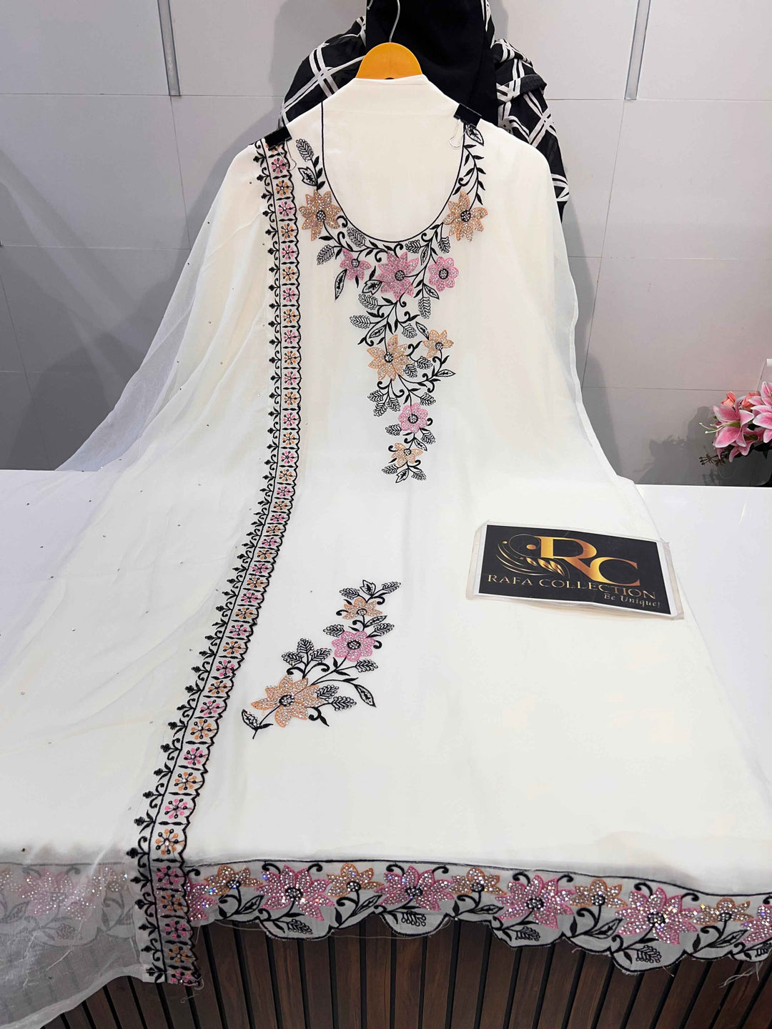 Organza embroidery suit 0062