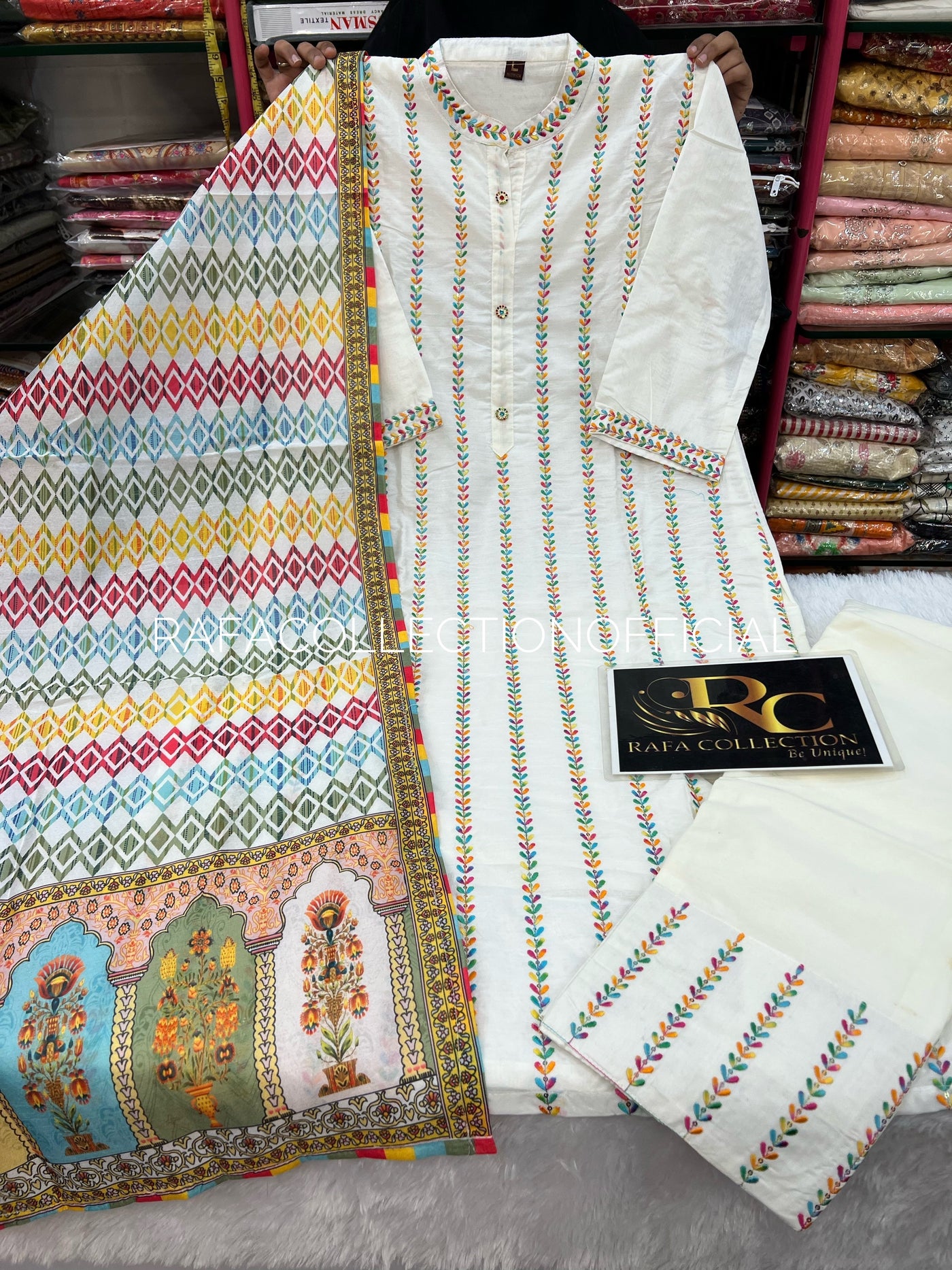 Embroided suit 796