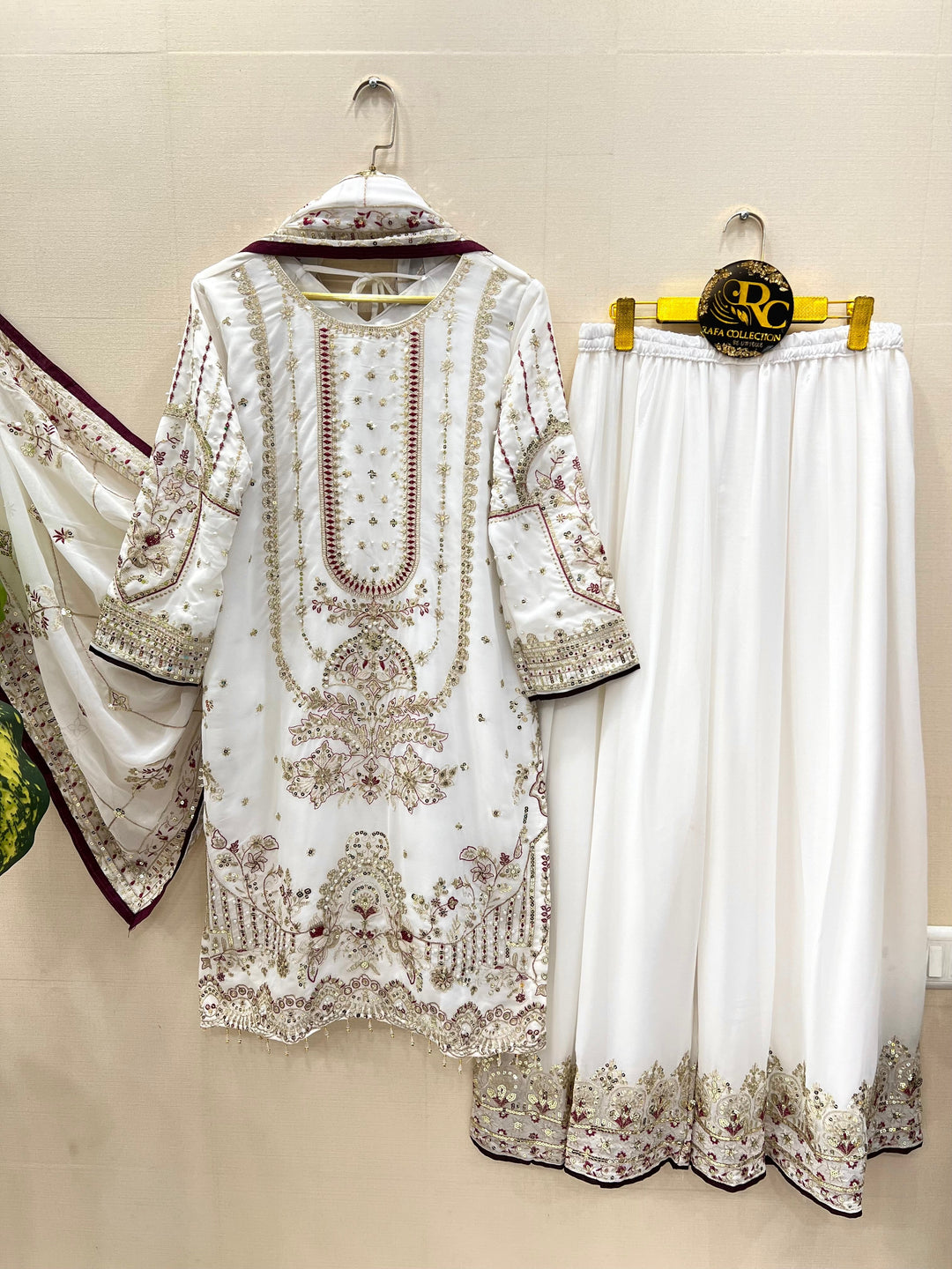 Sale Pakistani Suits
