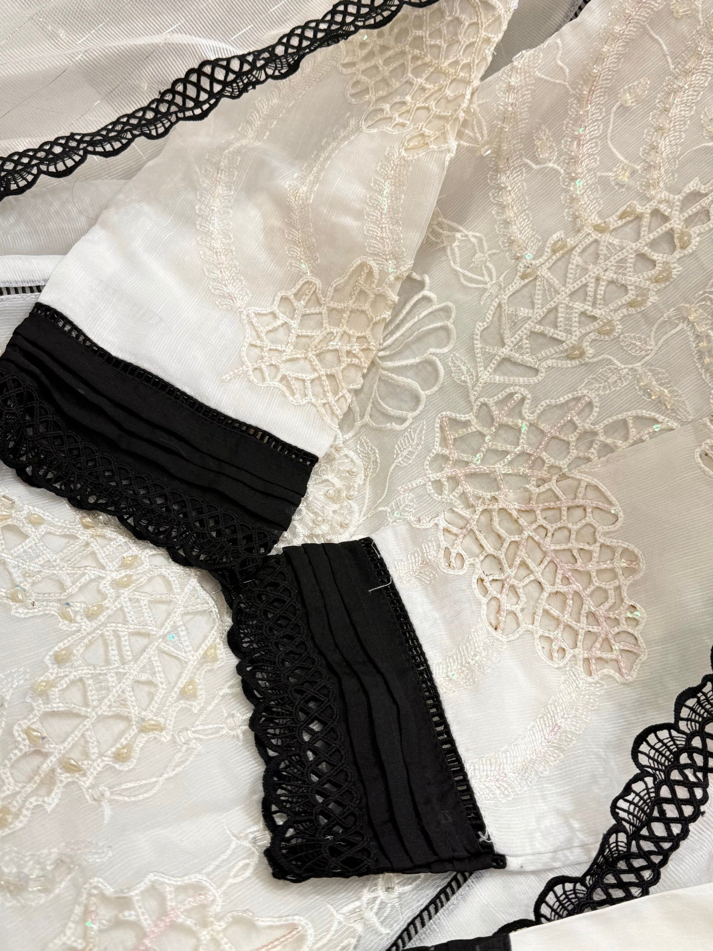 Premium cutwork suit 2804