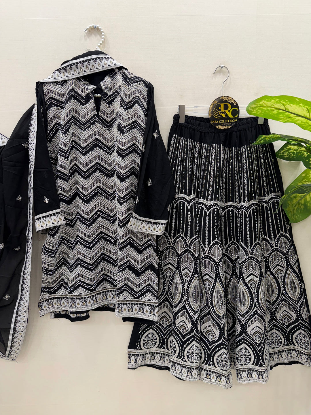 Traditional festive suit 5902