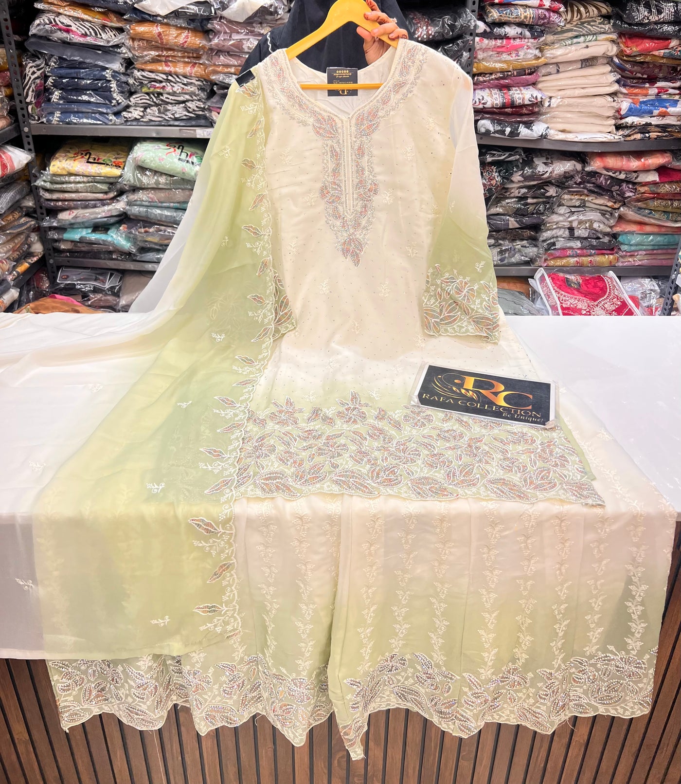 Pakistani party wear suits 17392