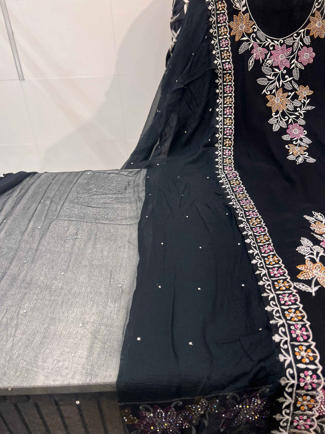 Organza embroidery suit 0062