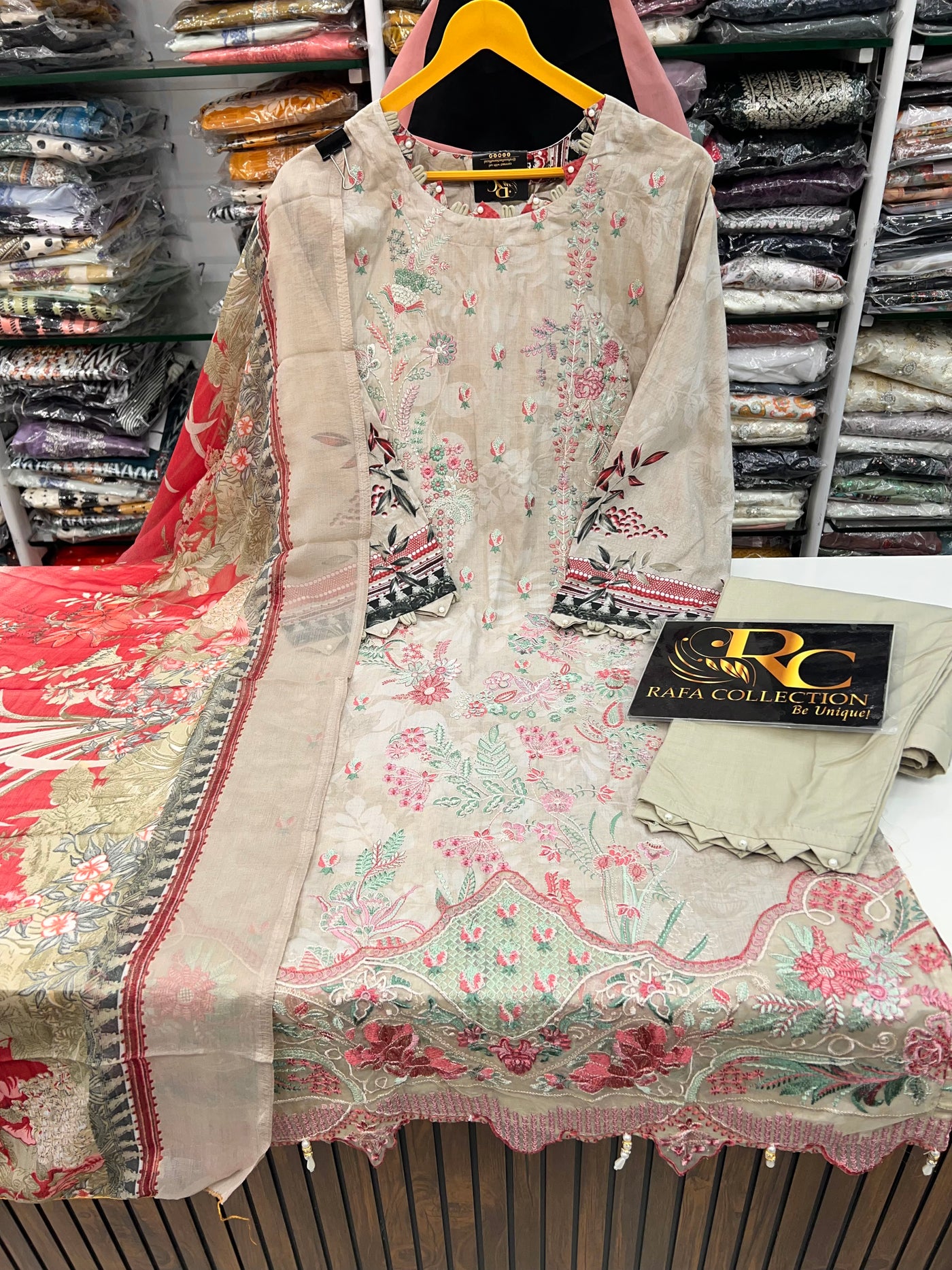 Ready-to-Wear Suits 2575