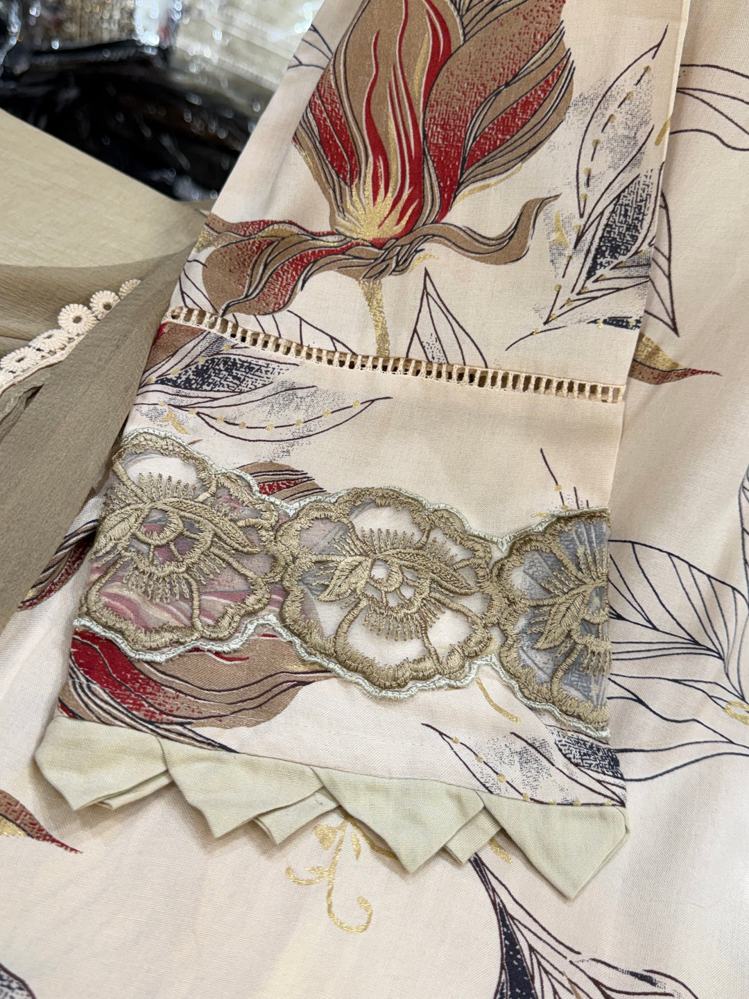 Pakistani cutwork suits 3116