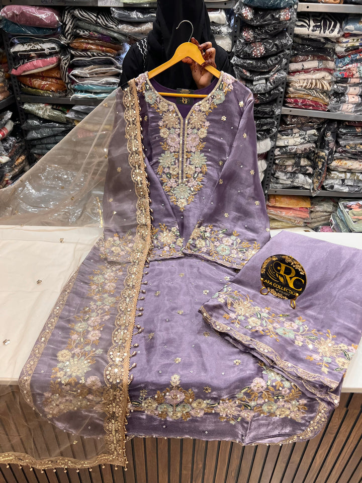 Viral Pakistani Suits 2782