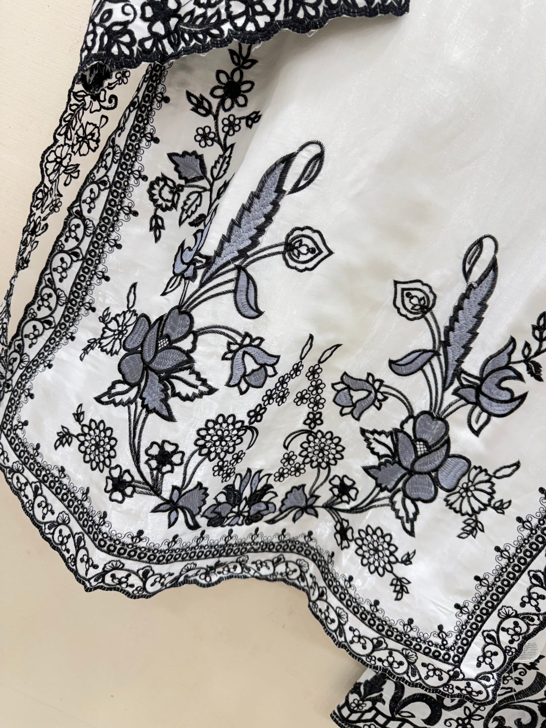 Pakistani Embroidered suits 6070