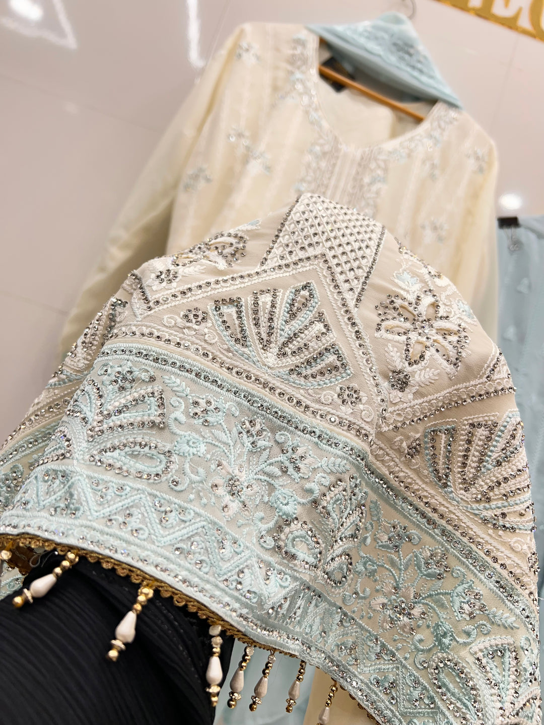 Pakistani party wear suits 2757