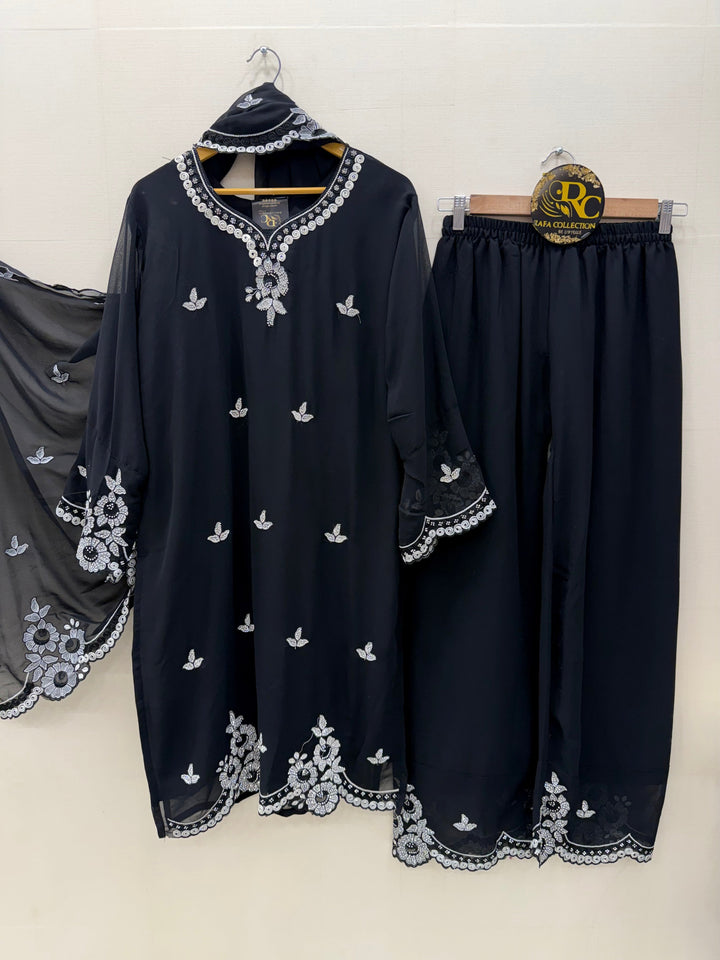 Sale Pakistani Suits