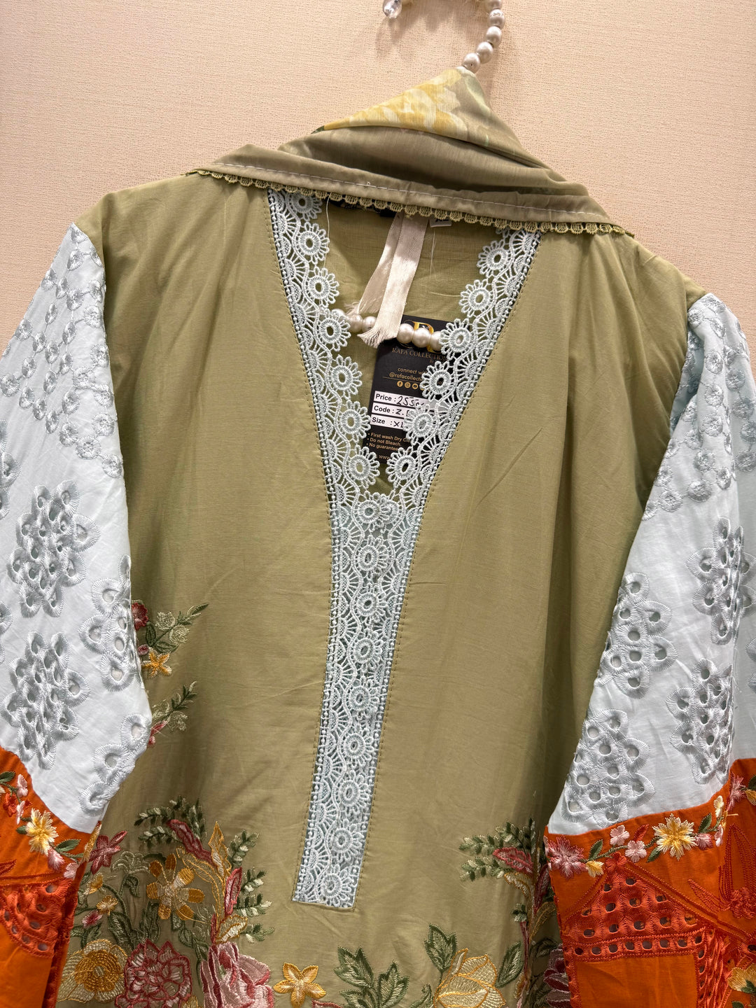 Pakistani Chikankari Suits