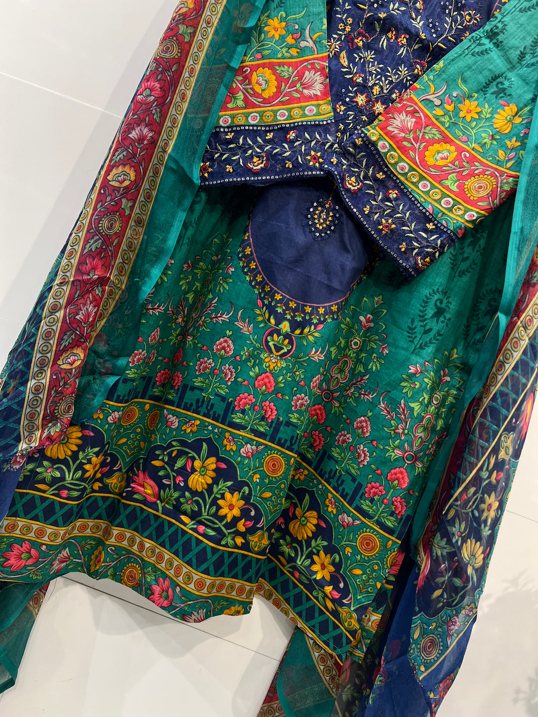 Pakistani suits 2386