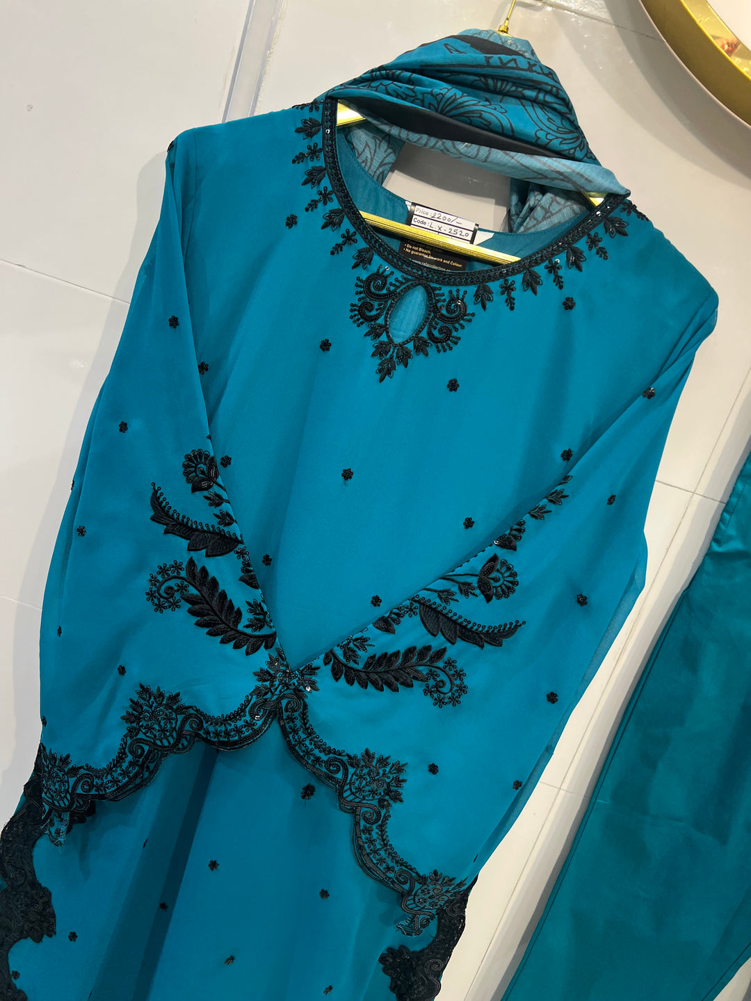 Pakistani suits 2520