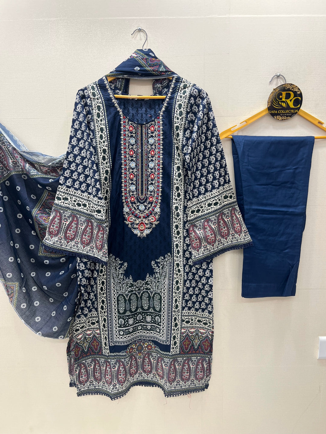 The Hermitage lawn suits 9976