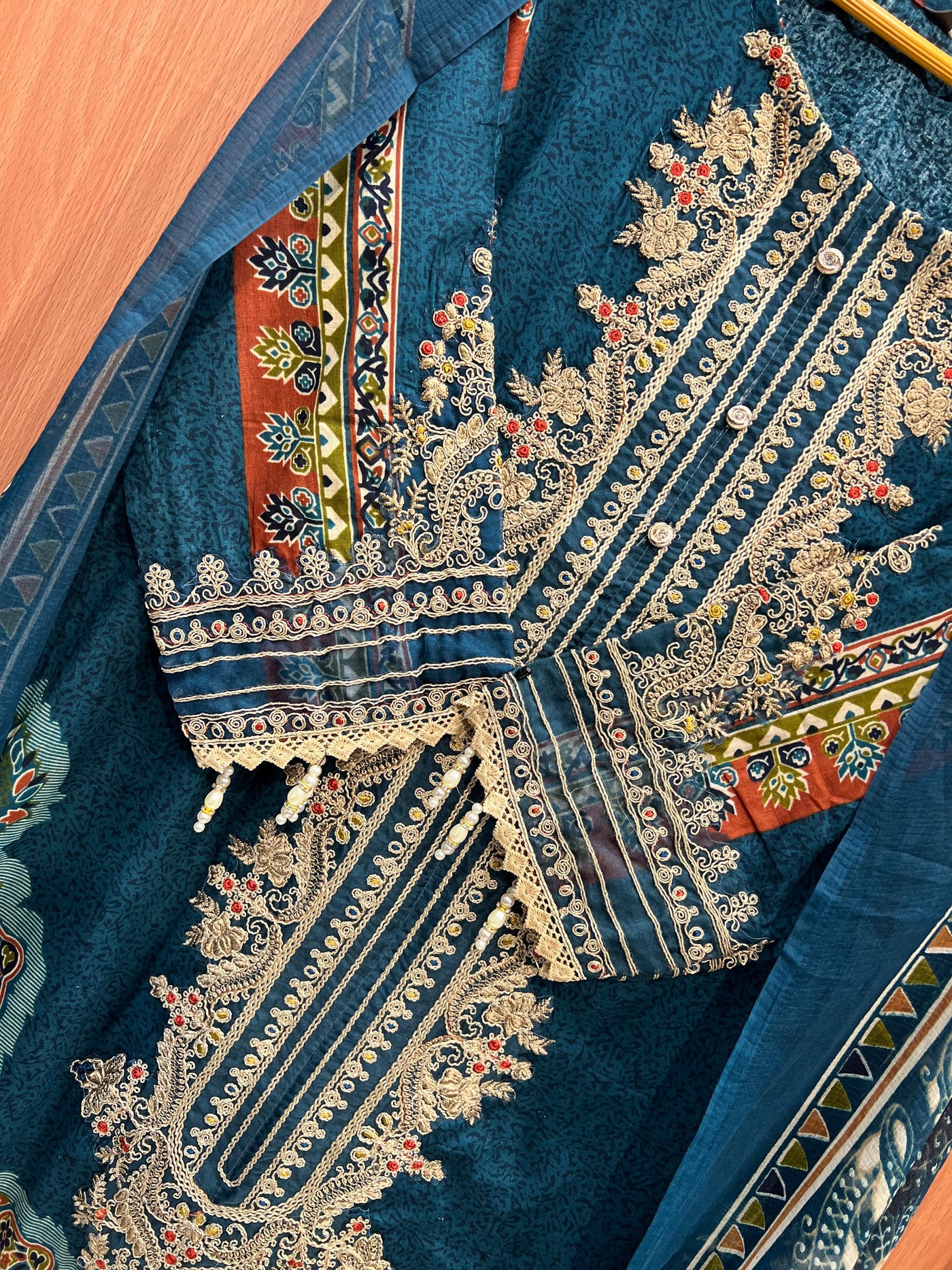 Traditional Pakistani Wear 2727