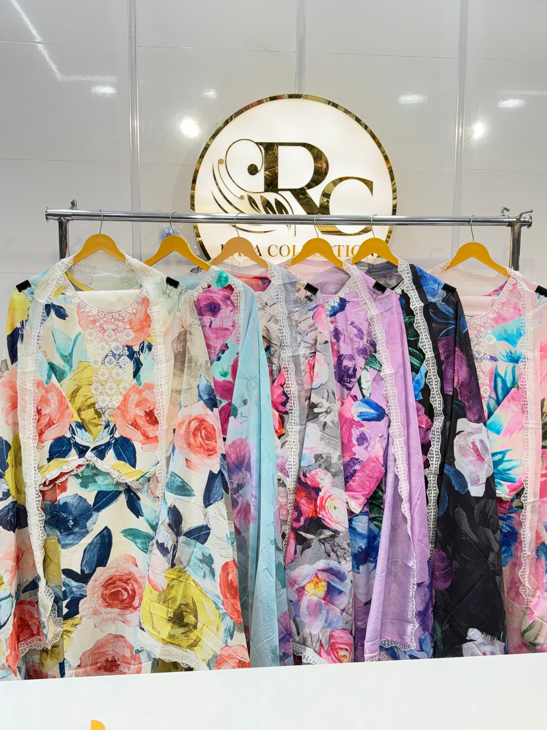Luxurious Lawn Suits 3622