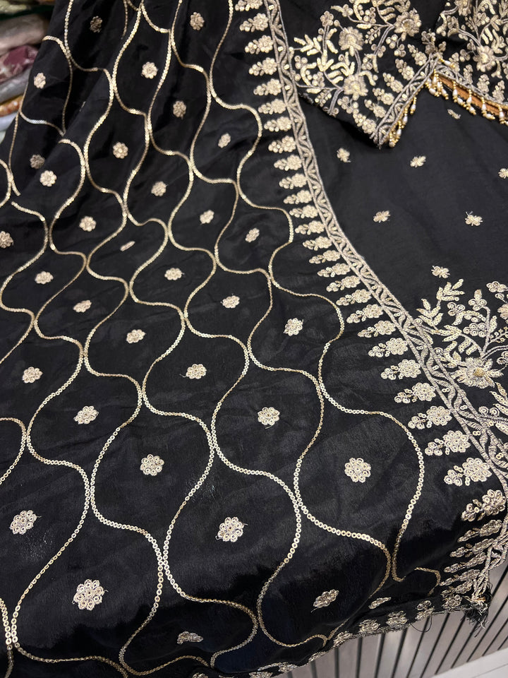 Party wear suits 3152