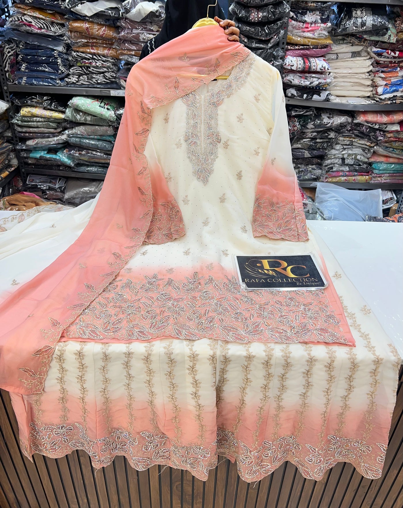 Pakistani party wear suits 17391