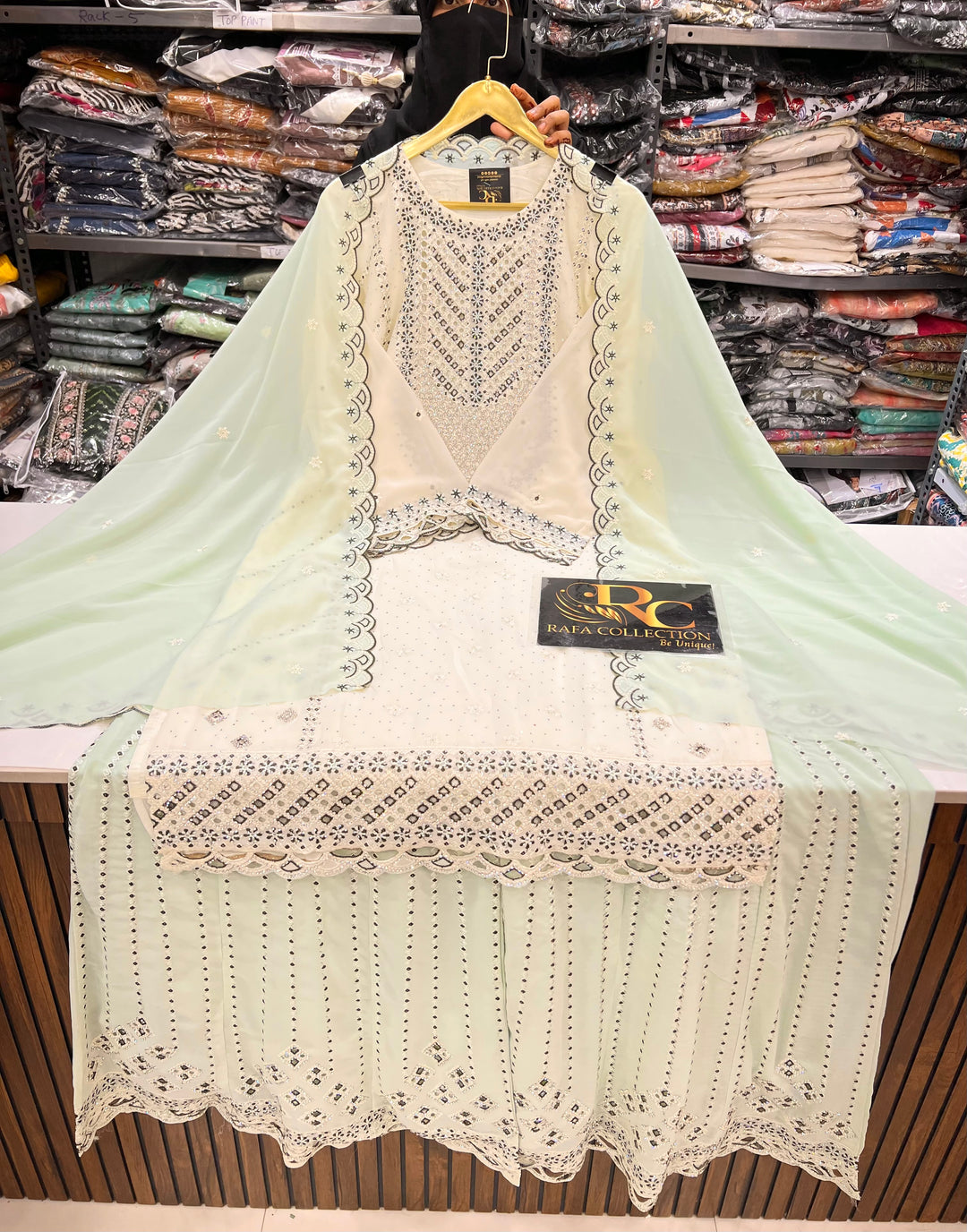 Pakistani party wear suits 17392