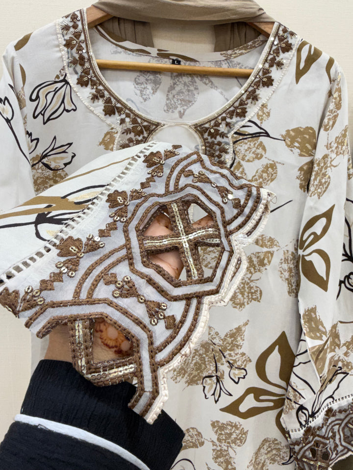 Pakistani Cutwork suits 2748