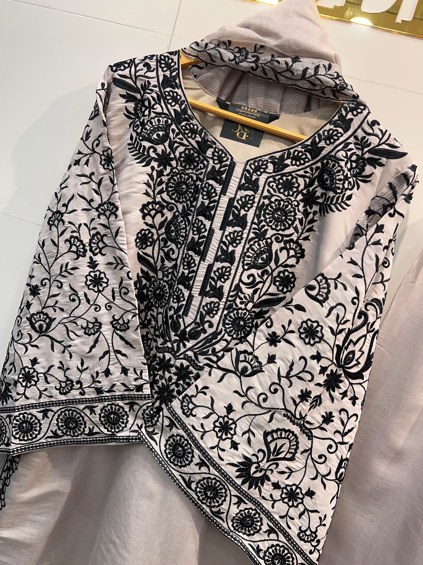 RC’s Luxe Designer Wear
 2664