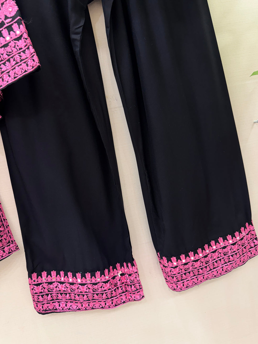 Pakistani embroidered suit for women 4004