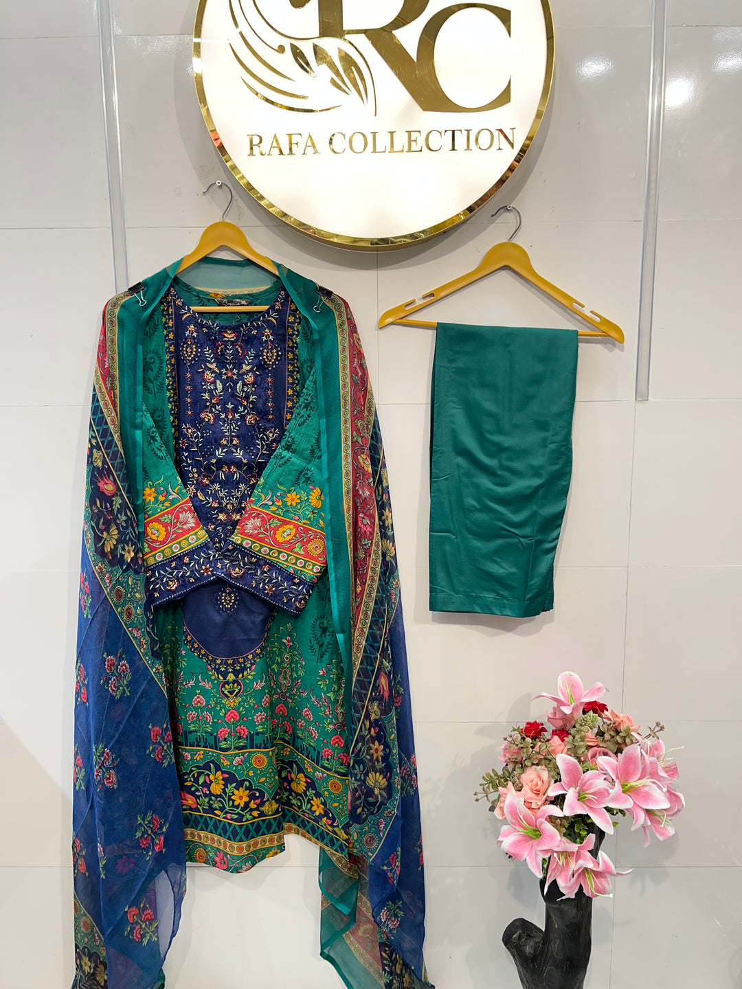 Pakistani suits 2386