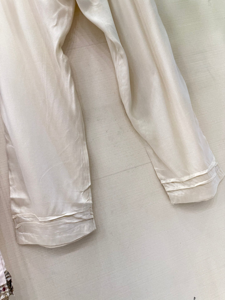 Muslin’s embroidered suits