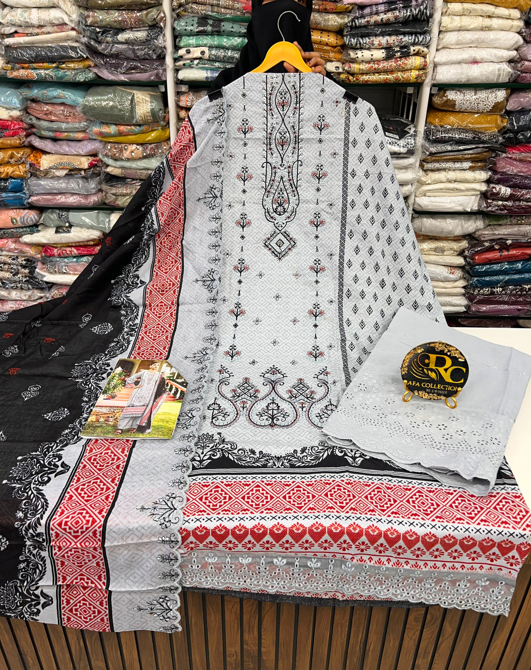 Chikankari Embroided Pakistani suits
129665