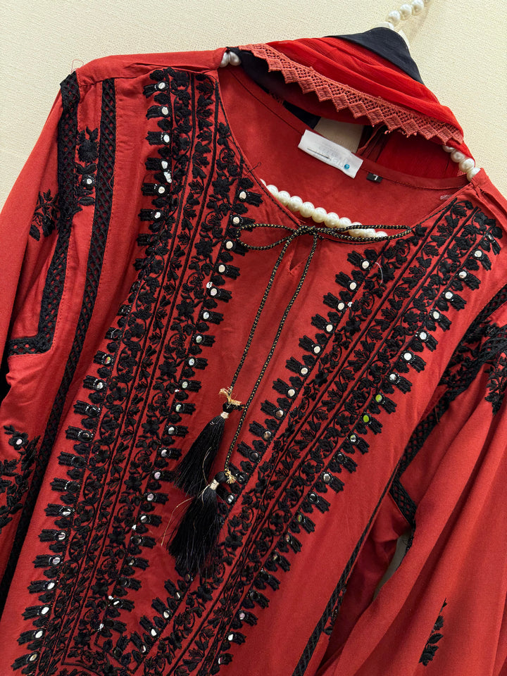 Pakistani embroidered suit for women 4004