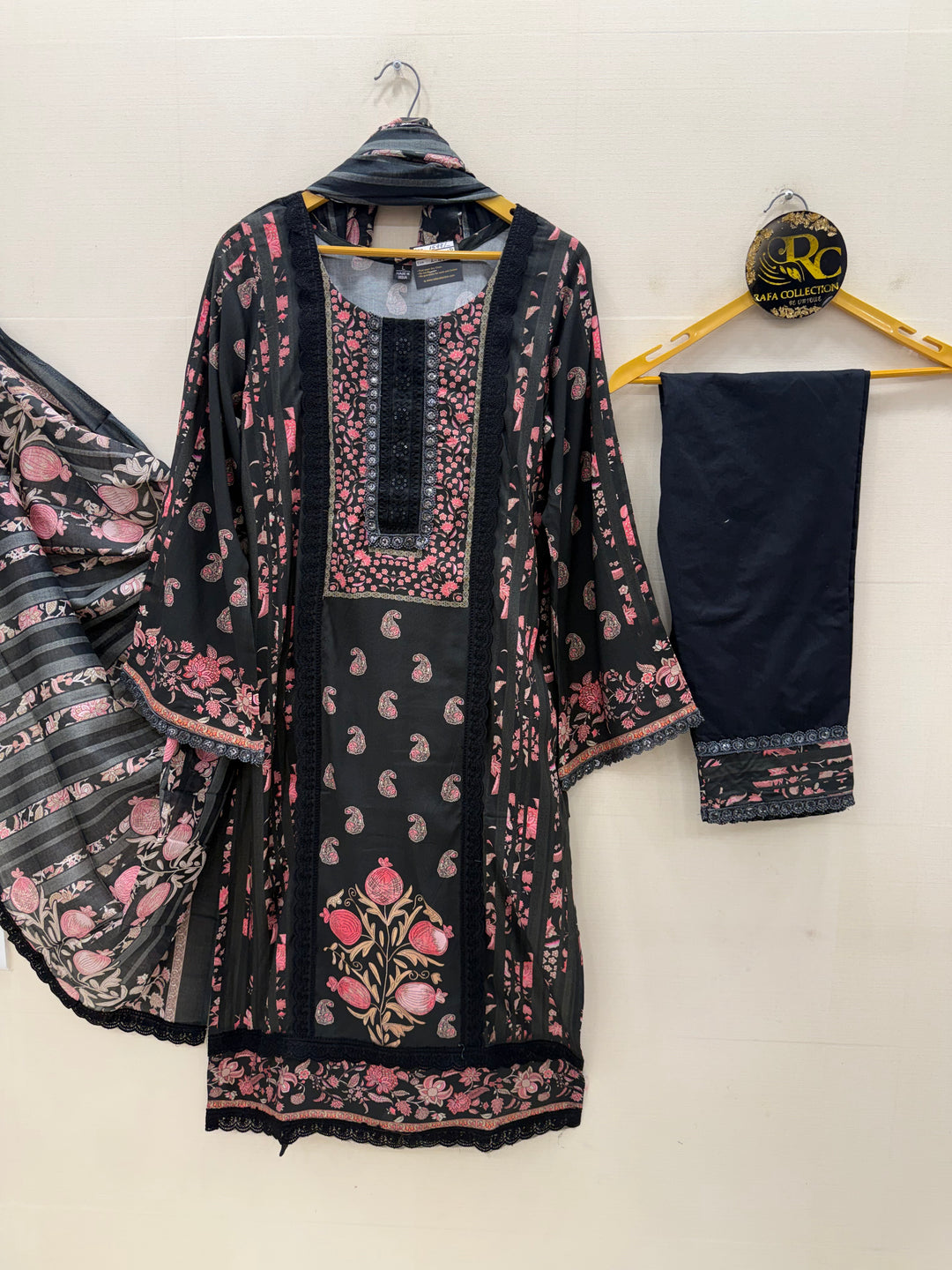 The Hermitage lawn suits 3008