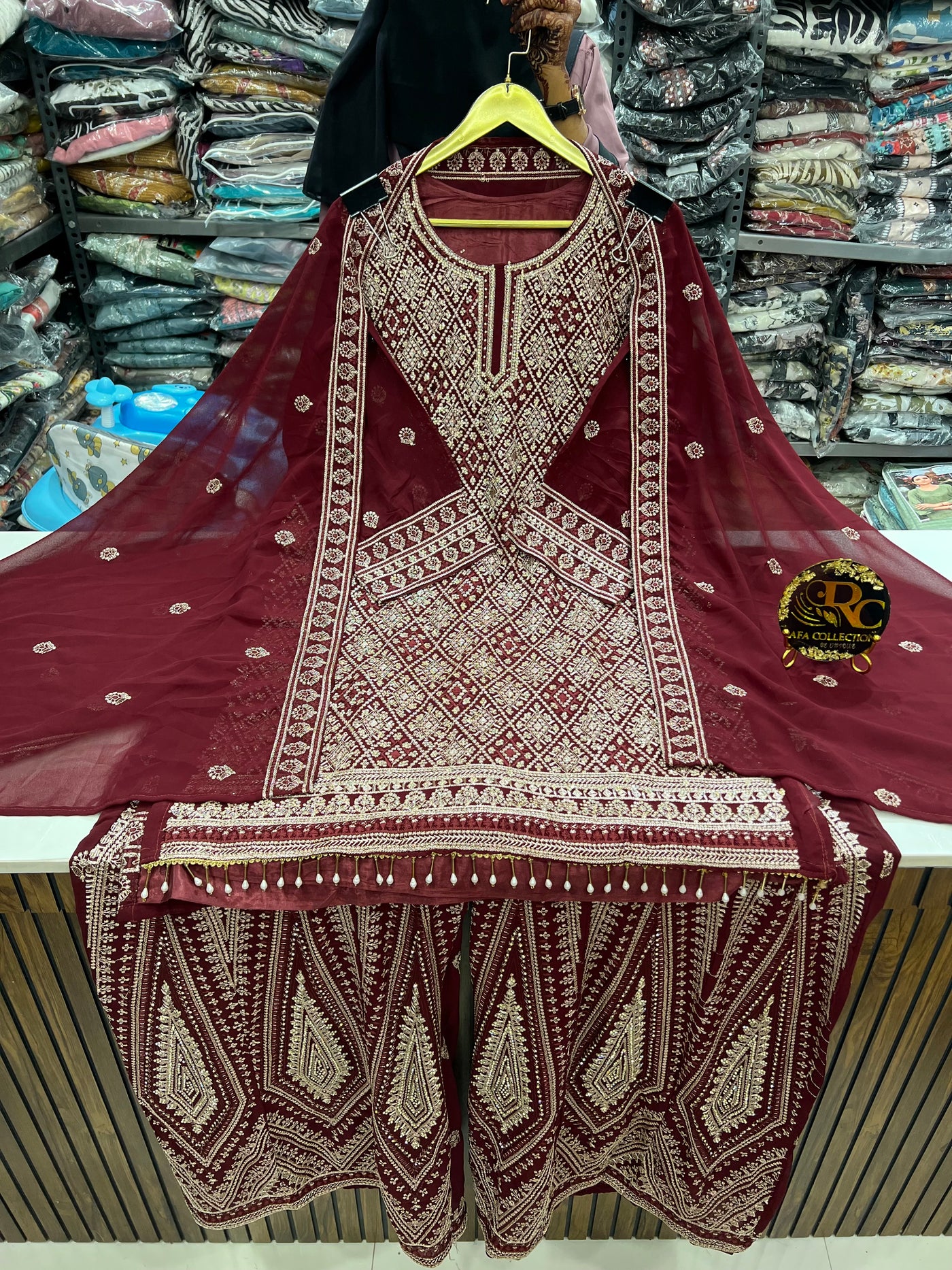 Traditional wedding attire 2819