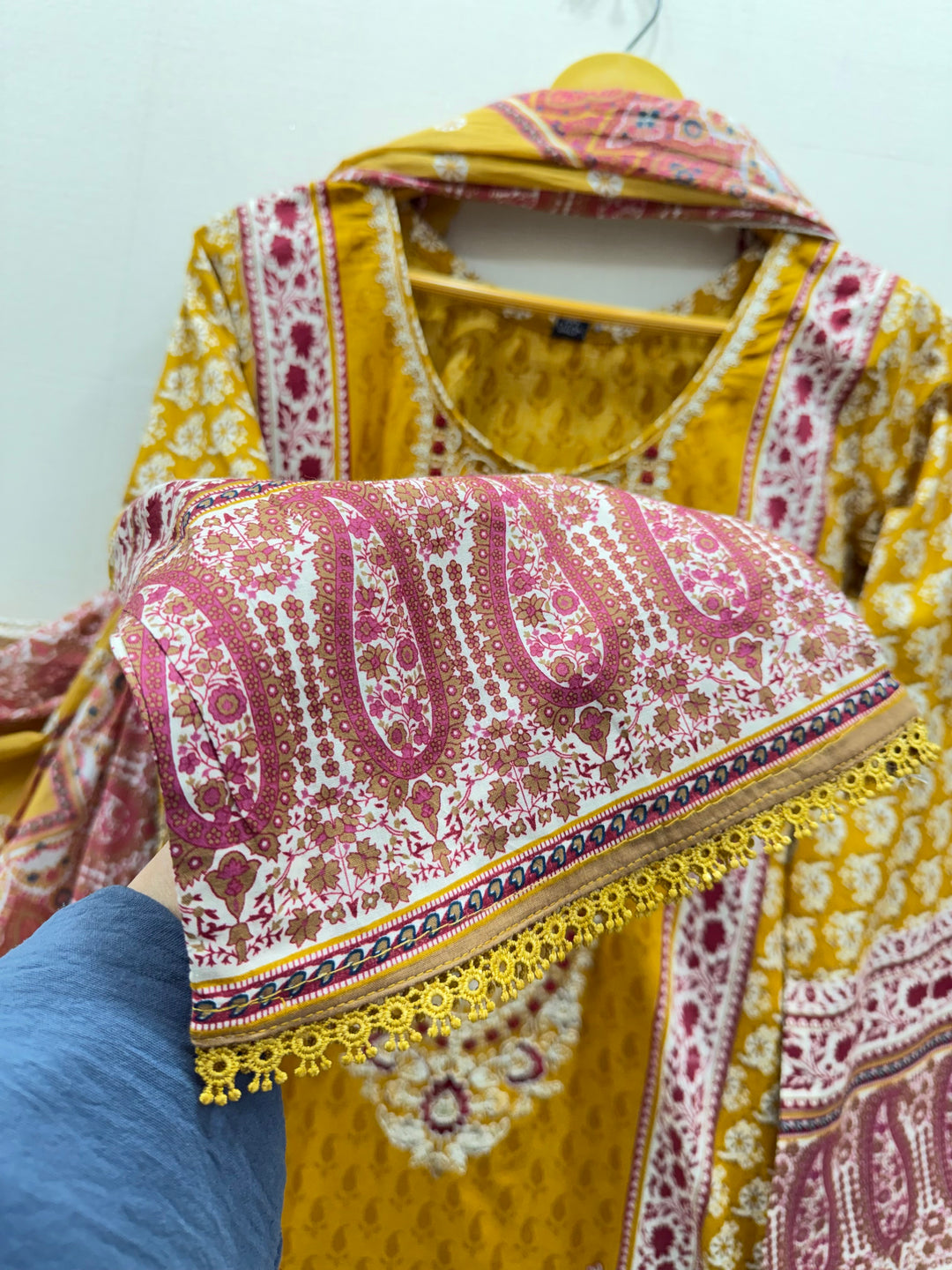 The Hermitage lawn suits 9976