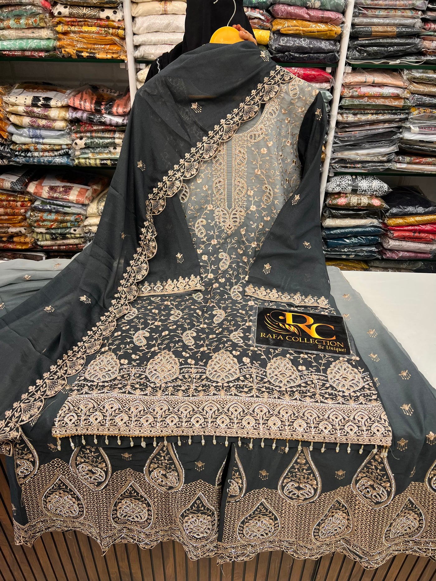 Pakistani party wear suits 17396